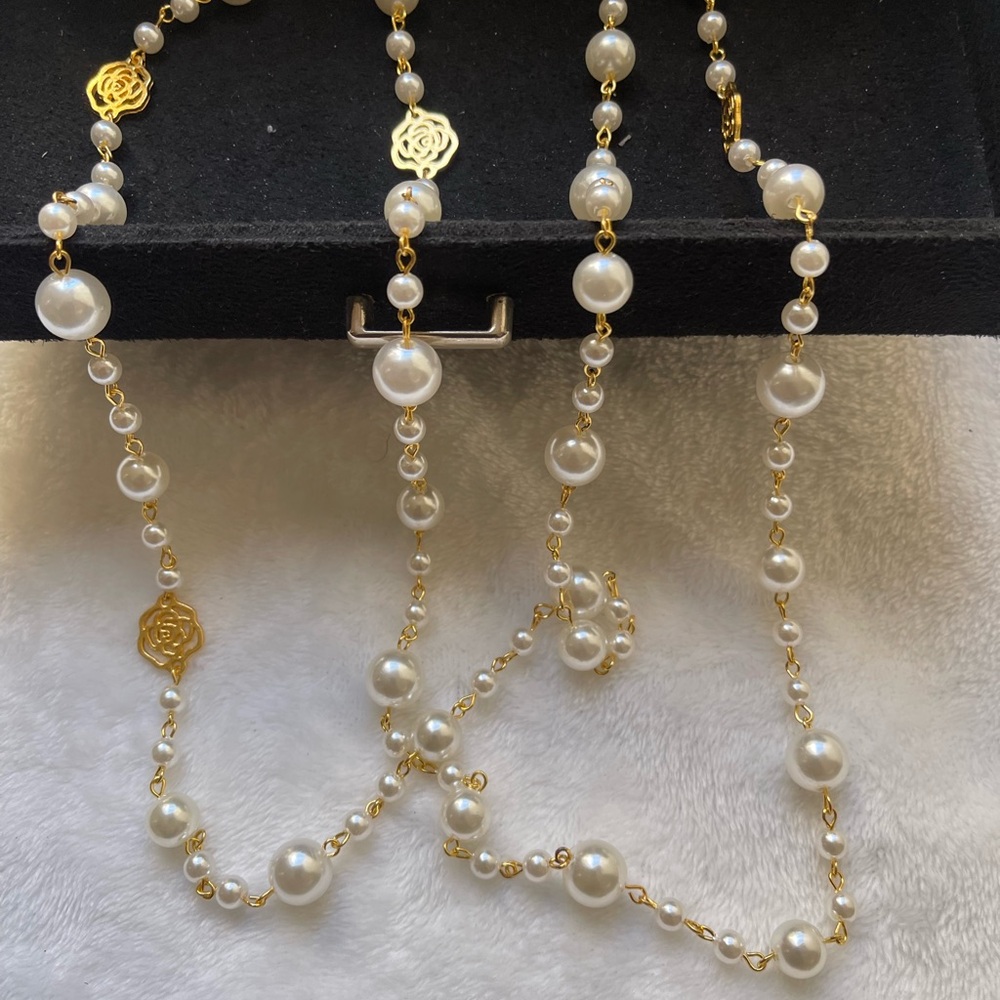 Pearl and Gold Rosette Long Necklace -Ivory/Gold